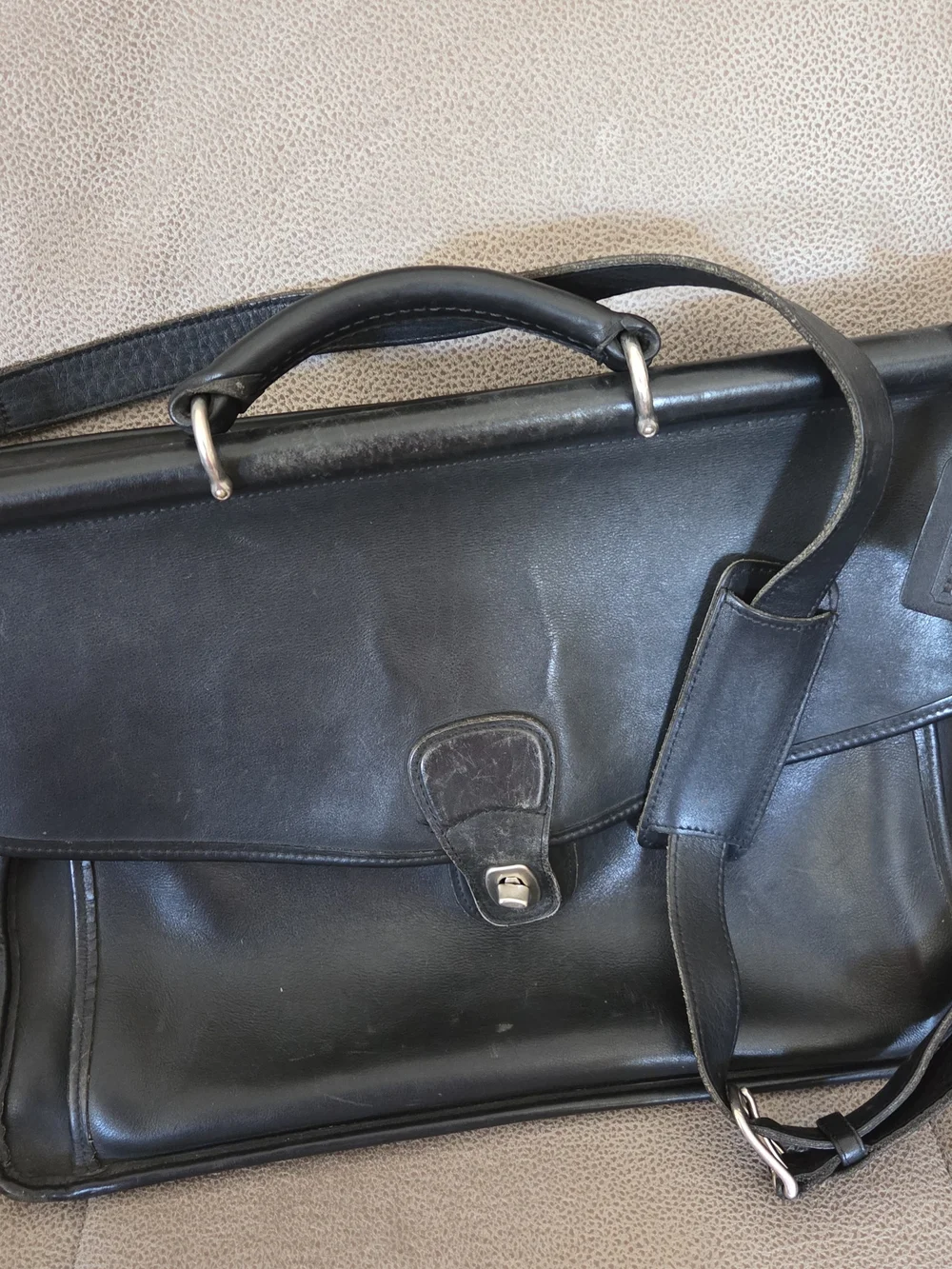 Vintage Coach Black Leather Laptop Briefcase w/Shoulder Strap, for man or woman